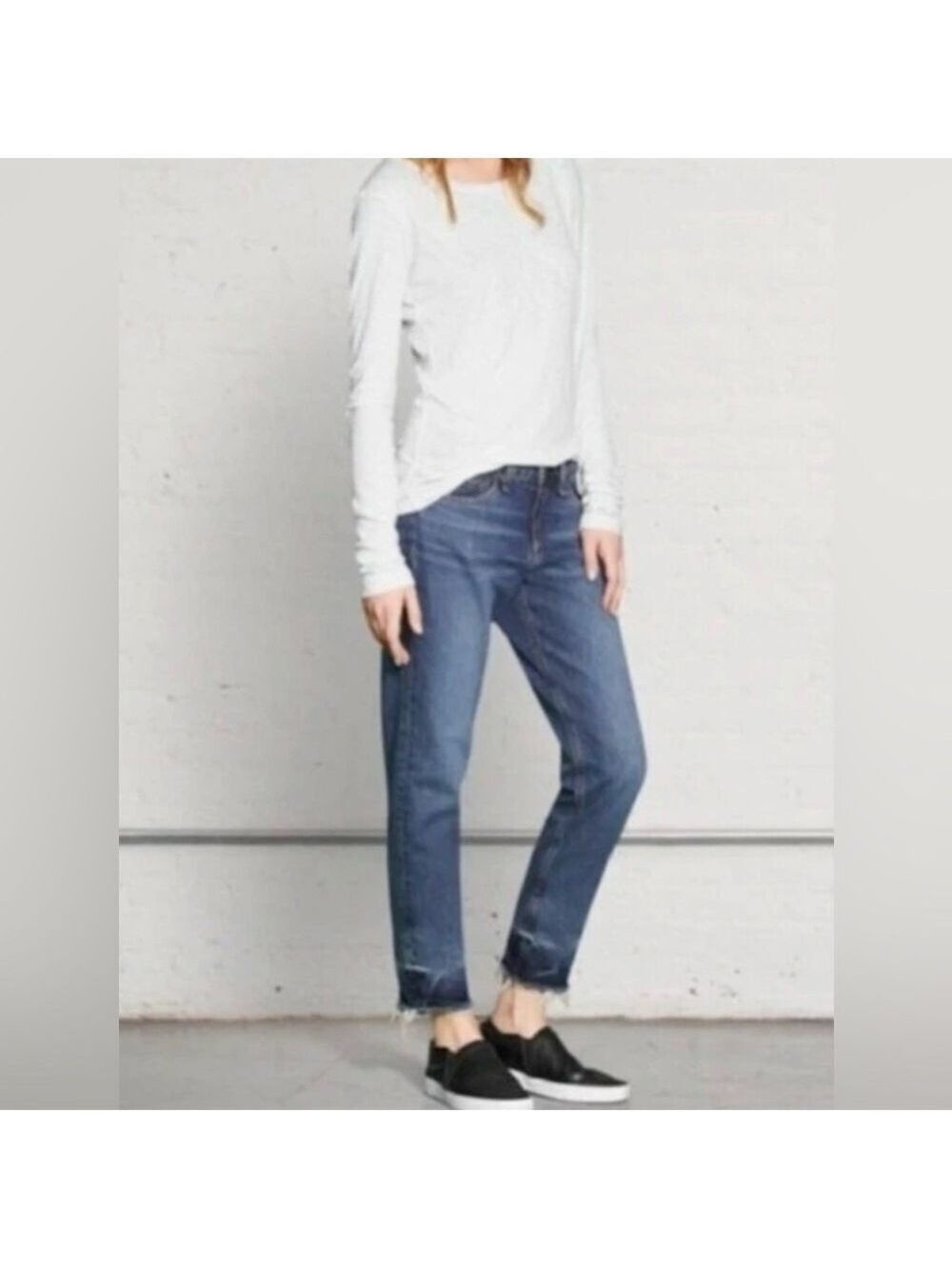 Rag & Bone Boyfriend Jeans Sz 26 in Chambers Raw Hem